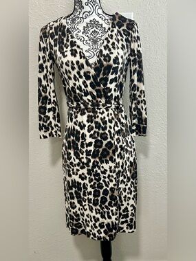 Diane von Furstenberg Cybil Snow Cheetah Silk Wrap Dress Strech Material Size 4